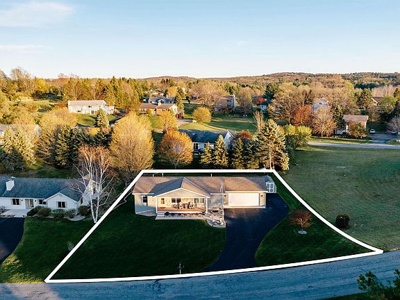 3rd image of 3242 Scenic Hills Dr