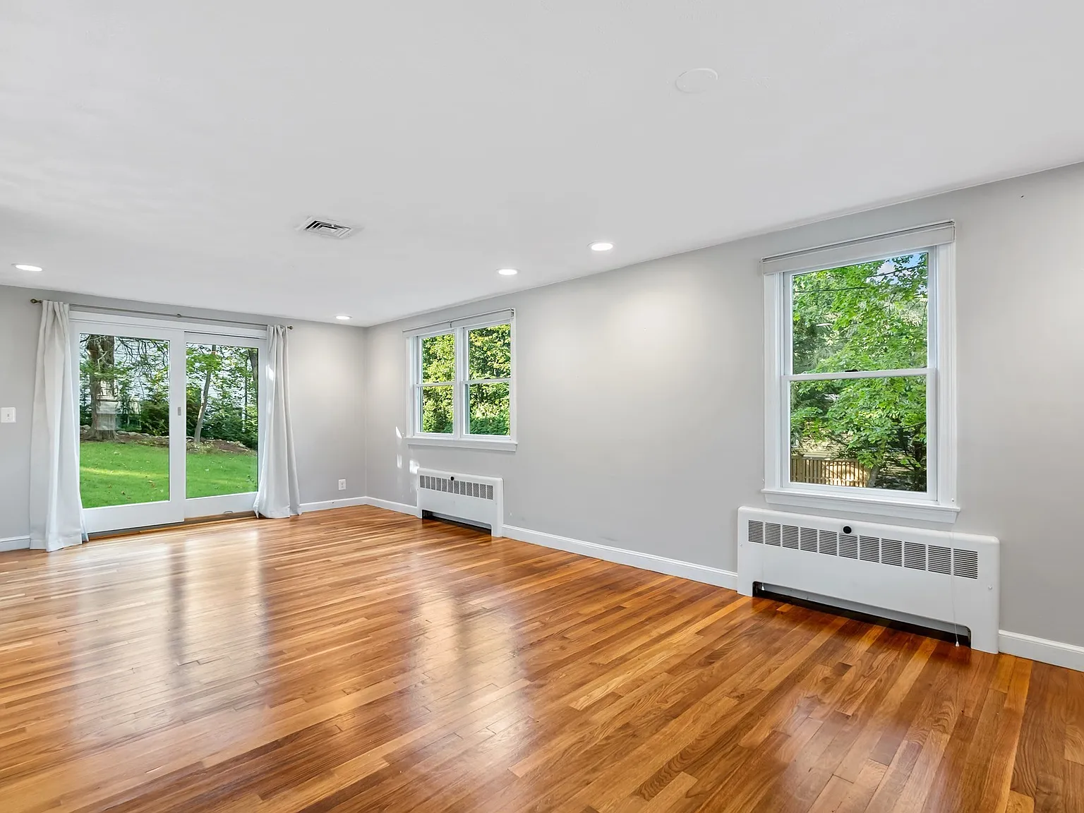 4 bed, 2.5 bath, 1861 sqft, $4,900 — Photo 3