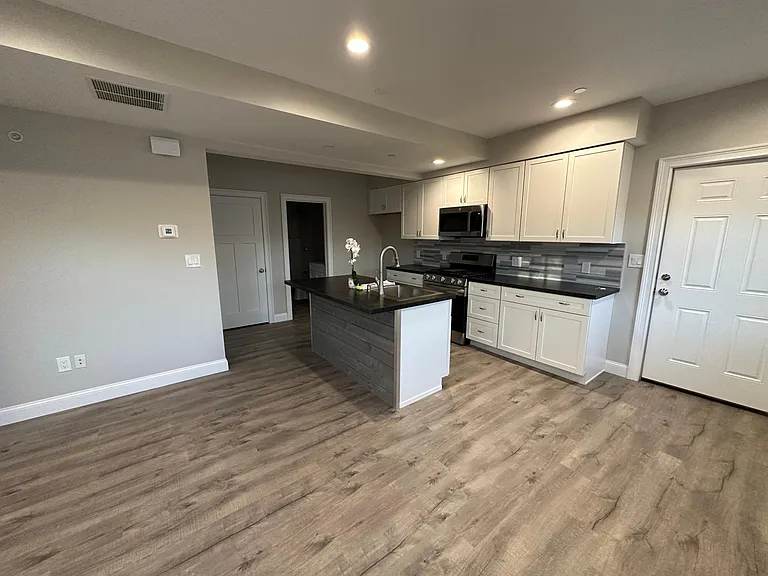 158 Hayden Rowe St #1 — Photo 2