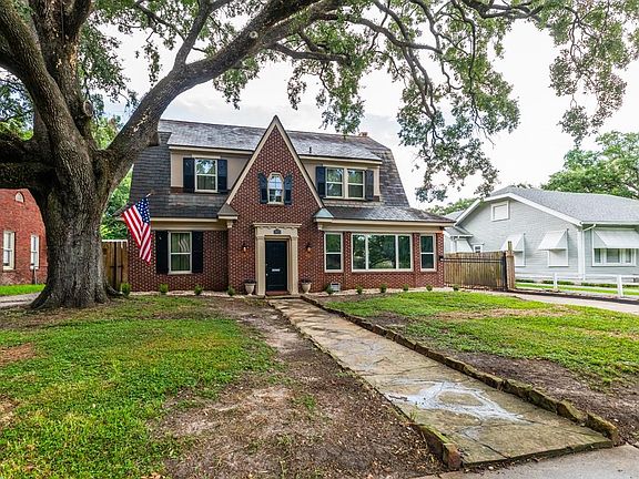 2nd image of 2422 Pecos St