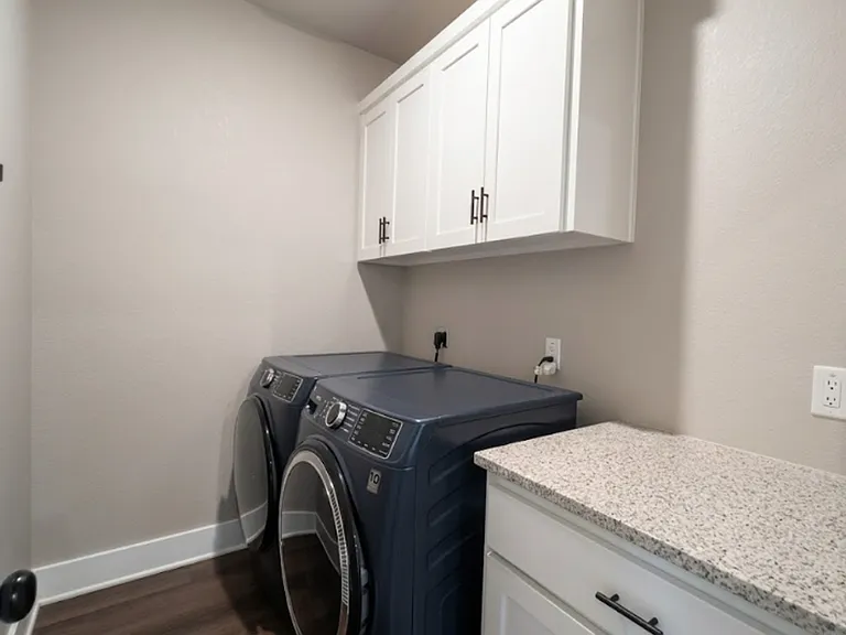 2053 Stillwell St — Photo 24