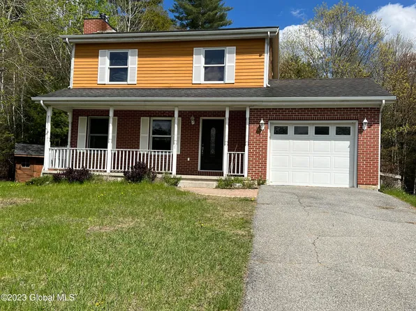 56 Grandview Lane, Warrensburg, NY 12885