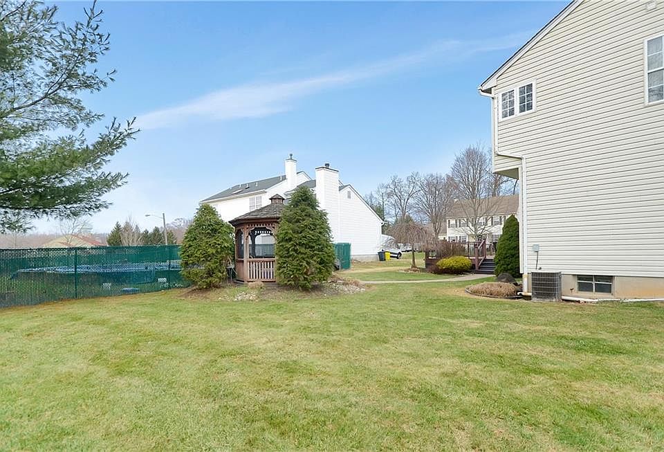 2nd image of 2 Kimberly Ct