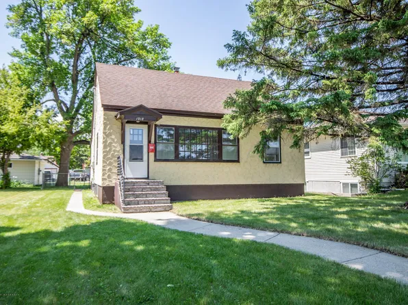 1018 Oak St N, Fargo, ND 58102