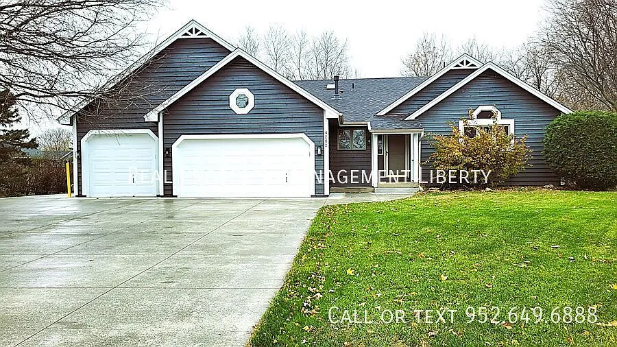 Stunning 4-Bedroom, 3-Bath Home with Expansive Fenced Yard and 3-Car Garage in Savage — Photo 1