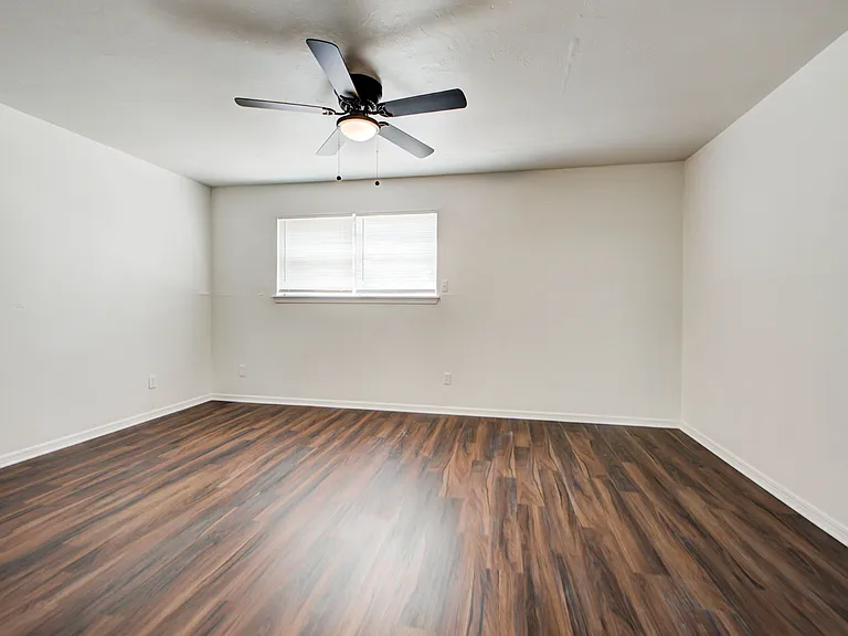 2112 Melrose Dr #1 — Photo 15