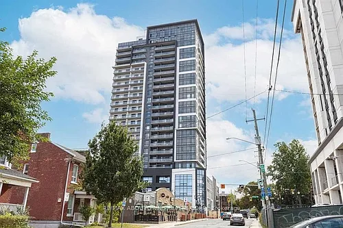 15 Queen St S Photo 1