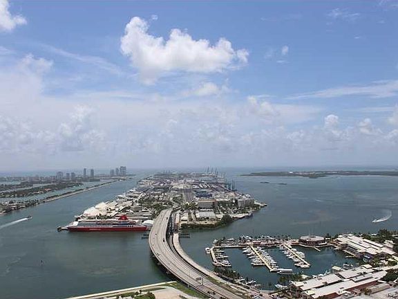 3rd image of 888 Biscayne Blvd APT 4511