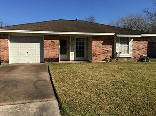 202 Timber Ln, Highlands, TX 77562