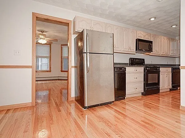 24 Burnside Ave #24 — Photo 1