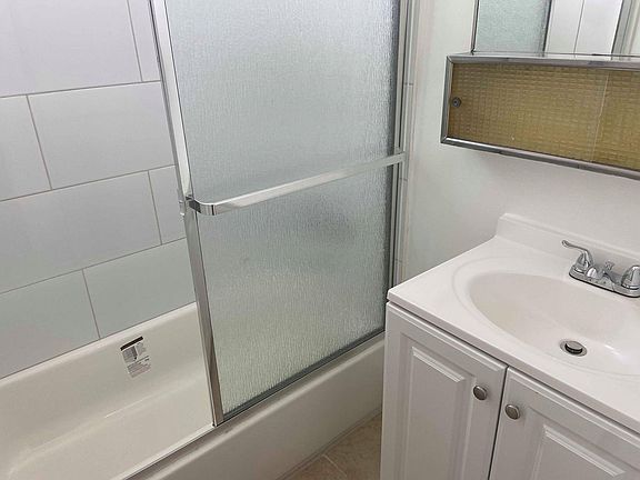 4th image of 5744 Laurel Canyon Blvd #38