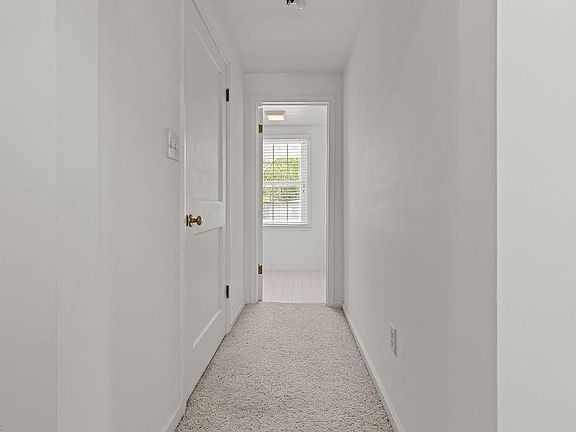 35th image of 15313 Broad St
