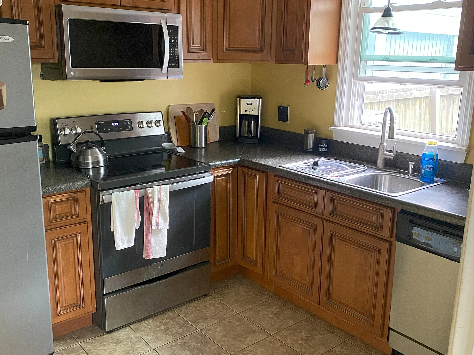 3 bed, 2.5 bath, 1240 sqft, $1,500 — Photo 3
