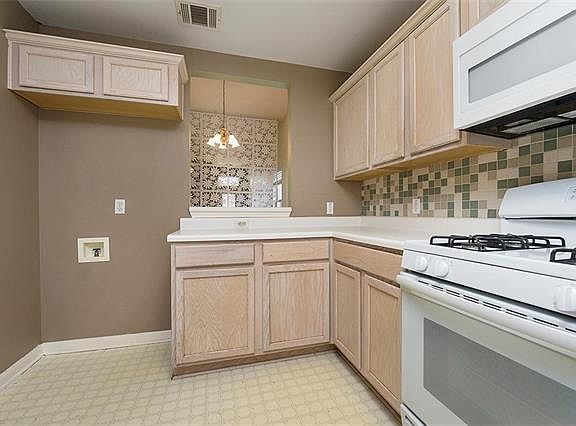 5th image of 1705 Royal Ascot Dr