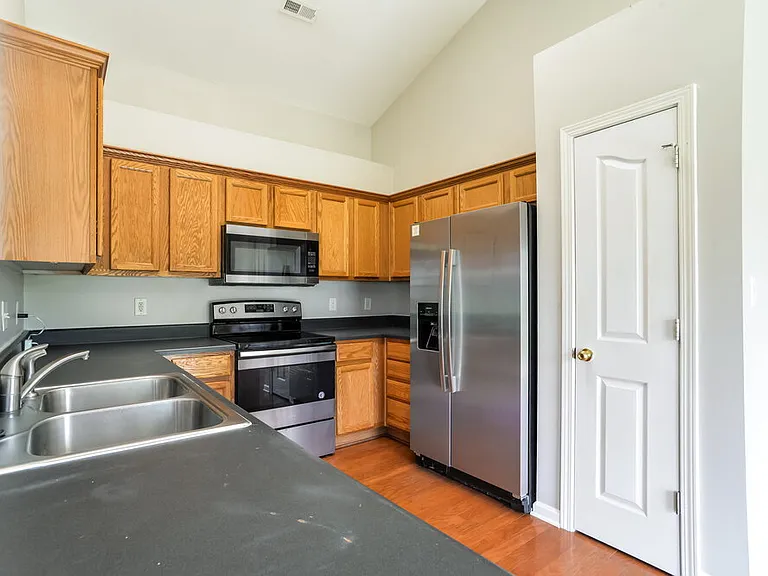 10013 Green Hedge Ave — Photo 7