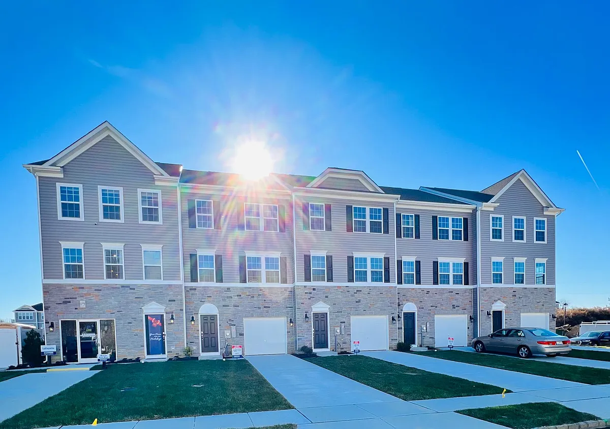 Building Photo - 215 Macoun Way