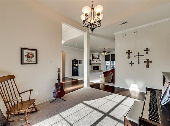 3rd image of 124 Courtney Cir