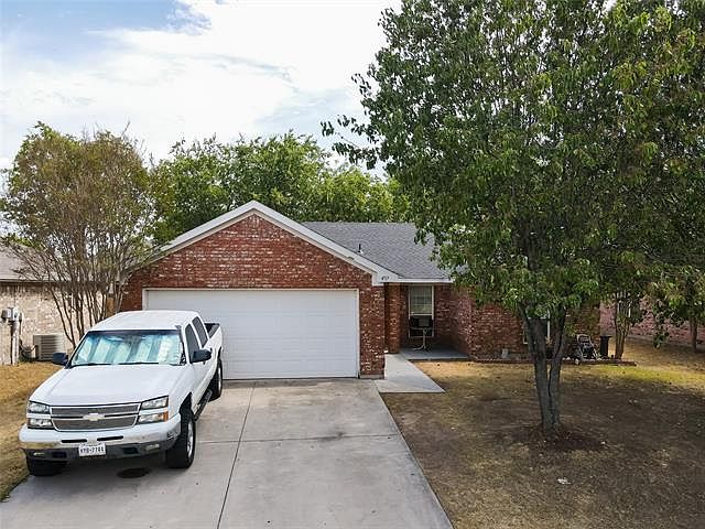 1st image of 437 Cambridge Dr