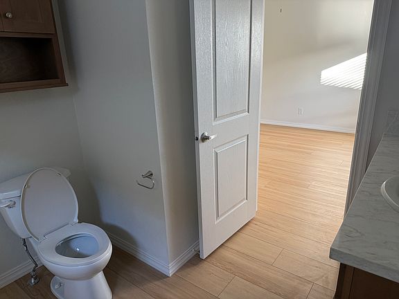 5th image of 7317 Kelvin Ave