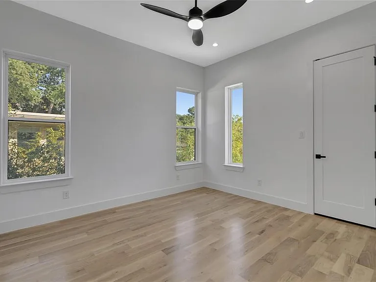 3720 Fairfax Ave — Photo 12