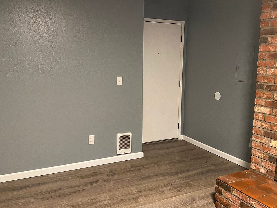 1st image of 15720 98th Ave E APT D