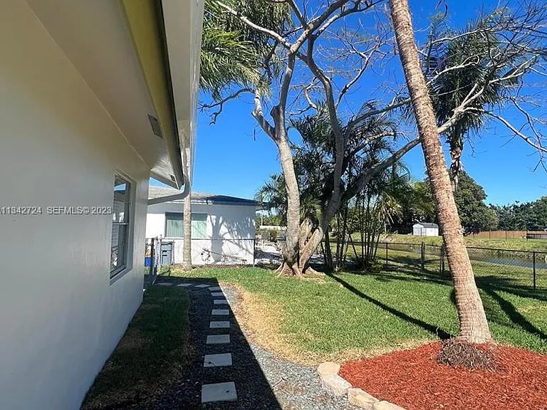 19420 Carolina Cir — Photo 15