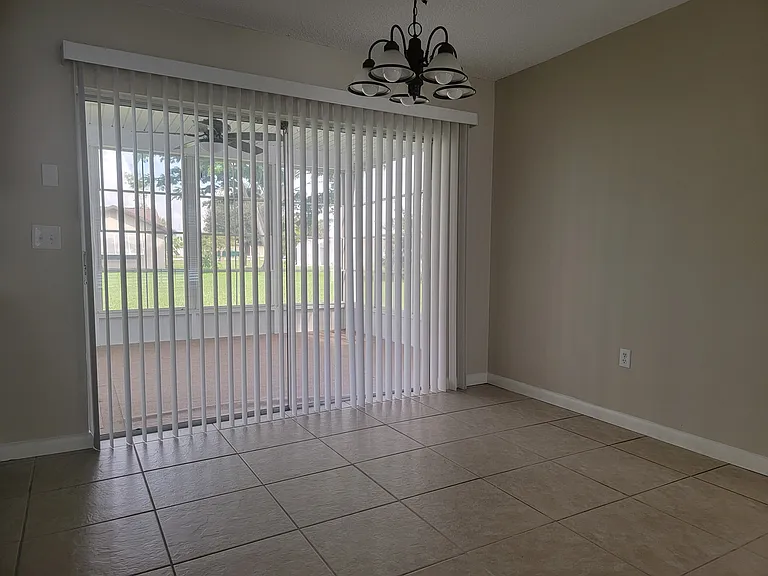Dining Area opens to Screened Lanai