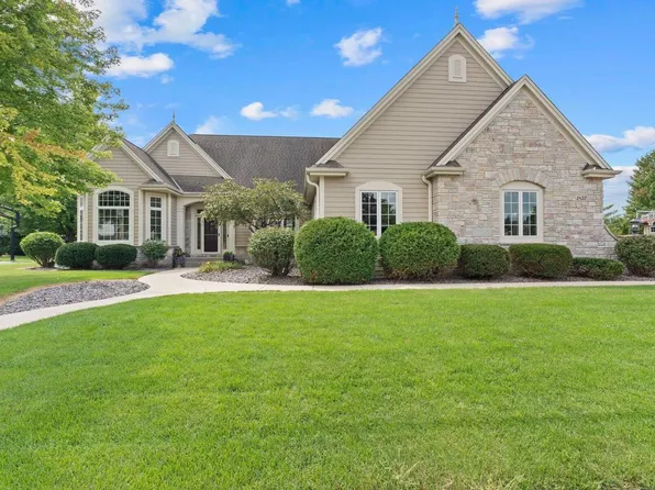 1833 River Lakes ROAD S S, Oconomowoc, WI 53066