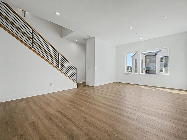 689 Saddle Dr — Photo 7
