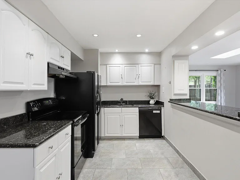 6330 Airlie Rd — Photo 7