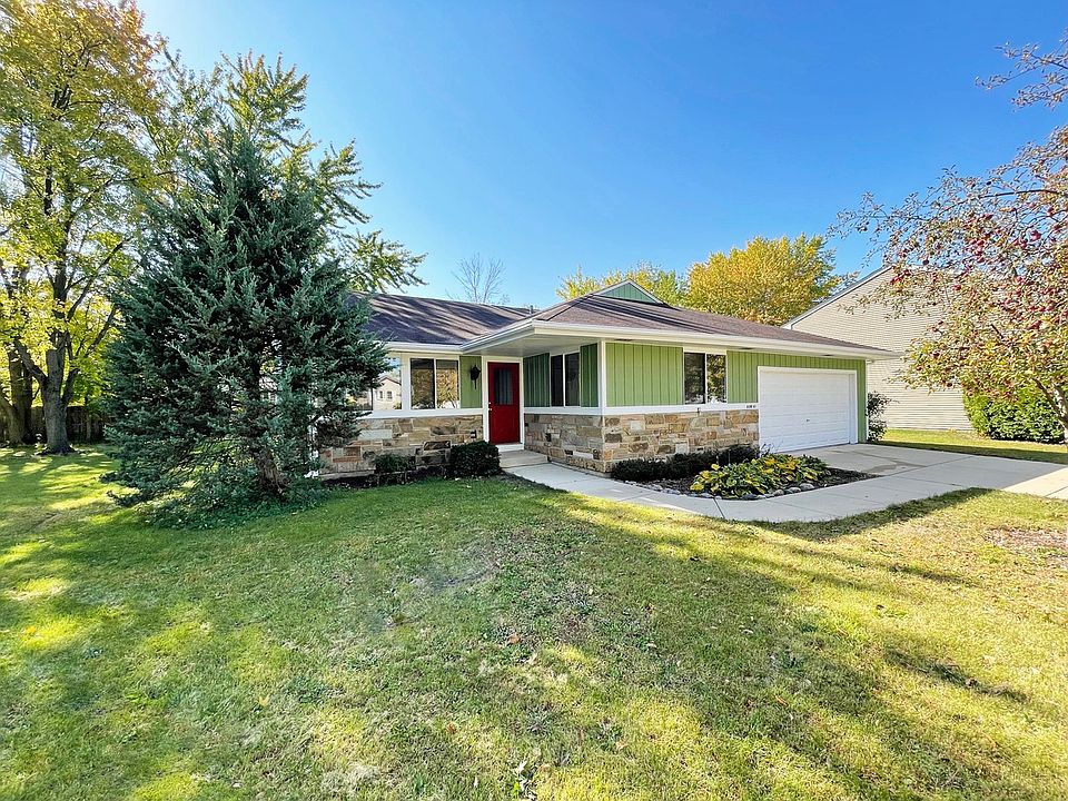 1st image of 30W141 Foxboro Ct