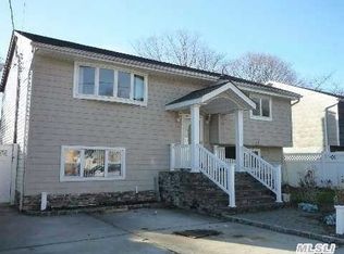 32 E 22nd St, Huntington Station, NY 11746