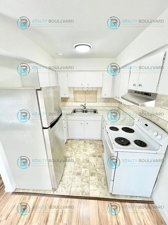 2 bed, 2.0 bath, 832 sqft, $1,150 — Photo 3