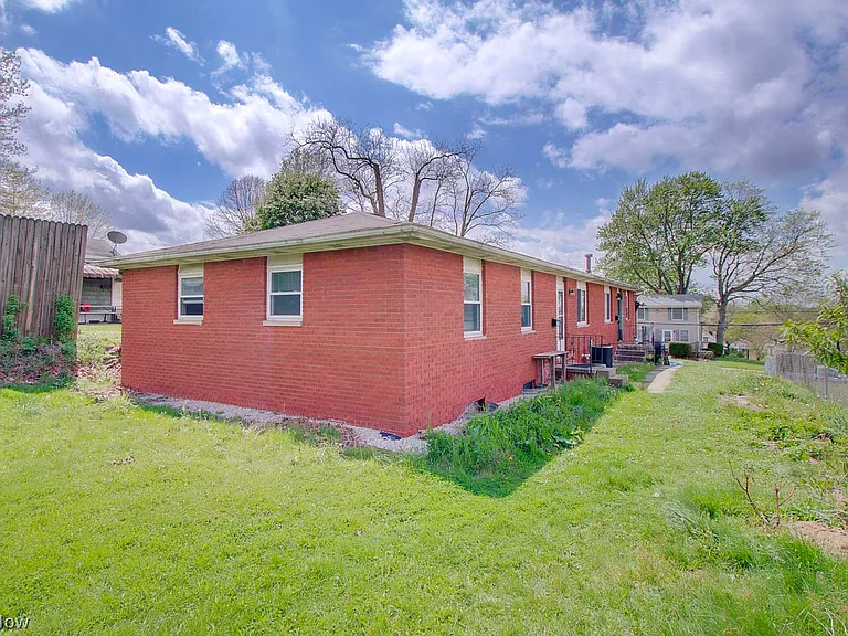 1445 Hyde Park Ave — Photo 3