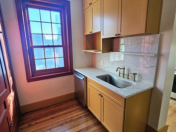 4th image of 117 N Main St #4