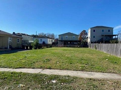 2nd image of 6066 Wildair Dr
