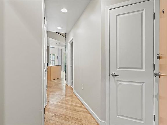 3rd image of 250 Pharr Rd #208