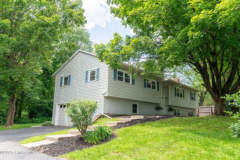 4th image of 12 Heritage Lane