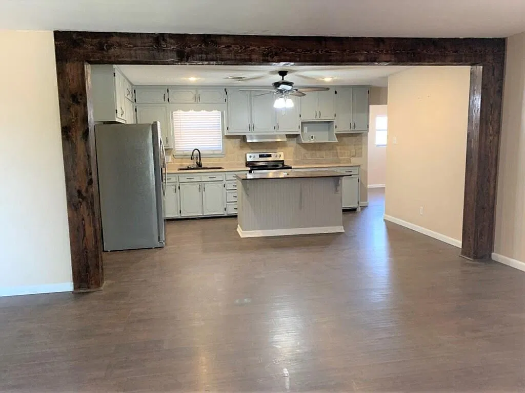 4 bed, 2.0 bath, 1900 sqft, $2,295 — Photo 4