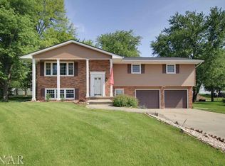 2513 W Market St, Bloomington, IL 61705