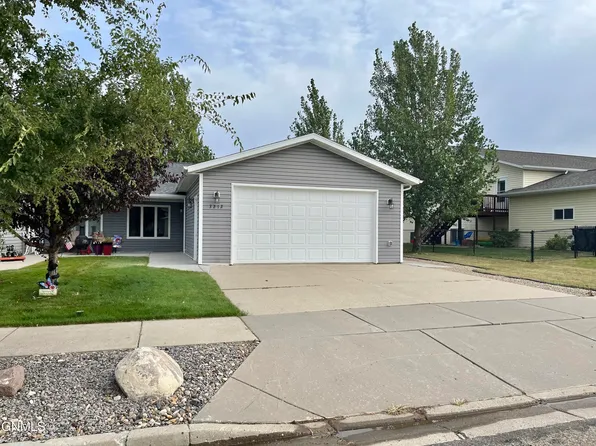 3212 Crimson St NW, Mandan, ND 58554