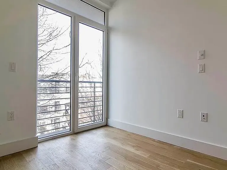 74 Maujer St #3B — Photo 10