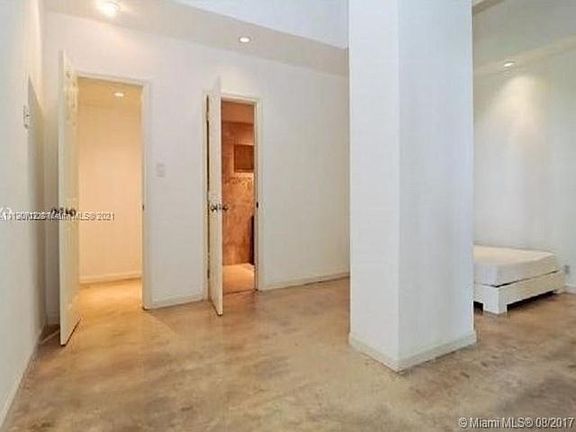 3rd image of 1000 West Ave Ph 5