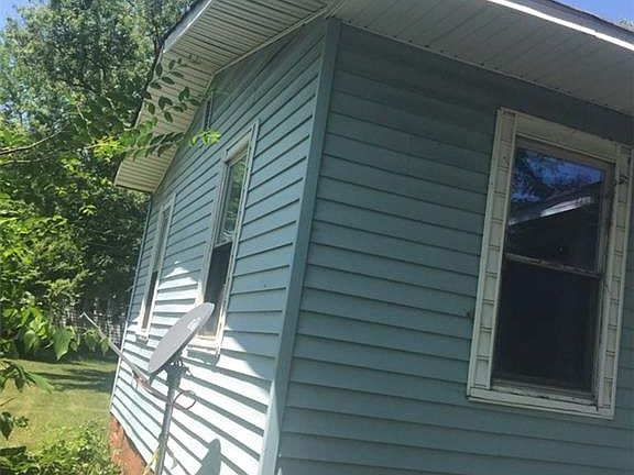 2nd image of 410 N 8th Ave