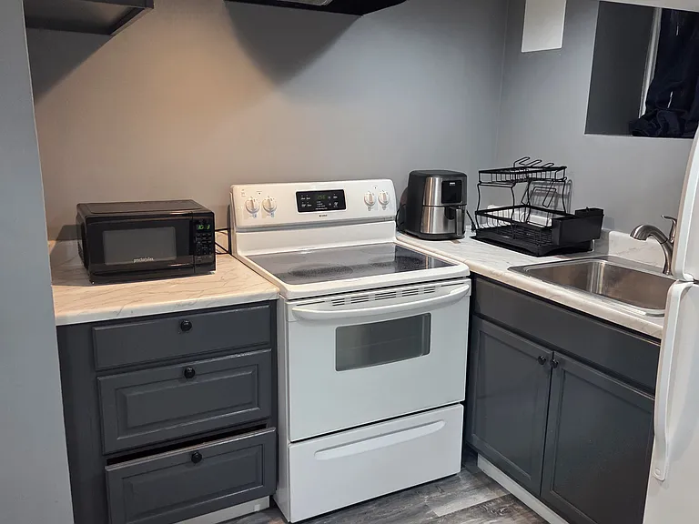54 Broadship Rd #BASEMENT — Photo 13