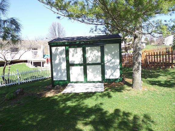 3rd image of 9288 Densmore Dr
