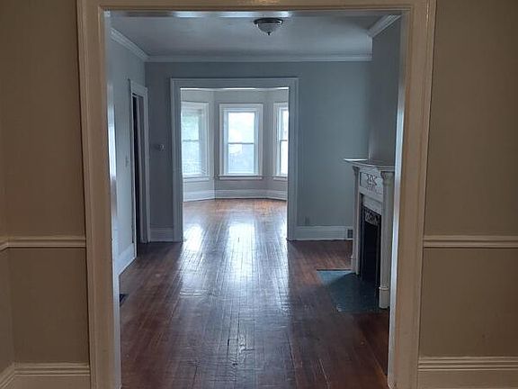 2nd image of 464 W Utica St