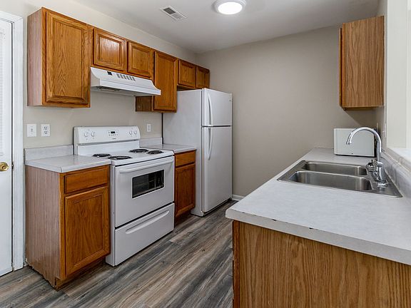 5th image of 3501-3503 Marquis Ct