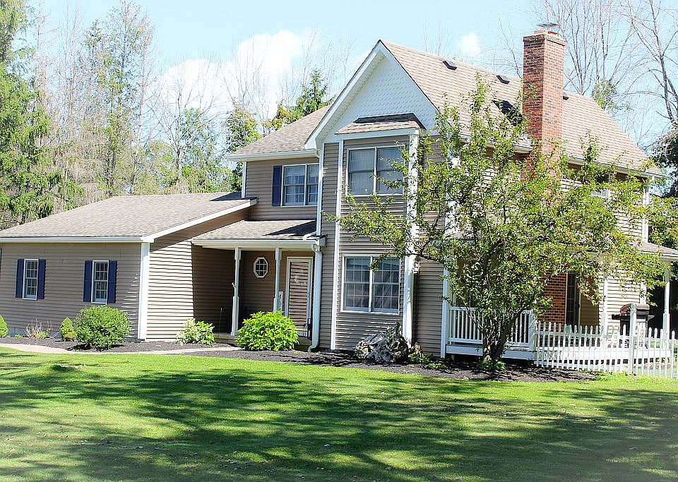 1st image of 72 Bev Ln