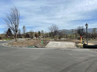 296 Saint Ives Dr, Talent, OR 97540